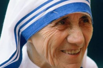 Mother Teresa Biography: The Saint Who Served the Poorest of the Poor